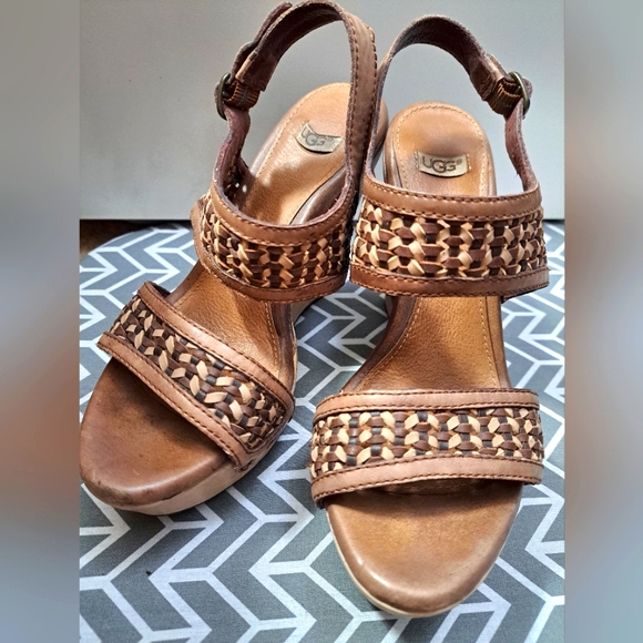 UGG Assia Wedge Platform Sandal Wedge Heels Chocolate Woven 5.5 - Picture 2 of 14